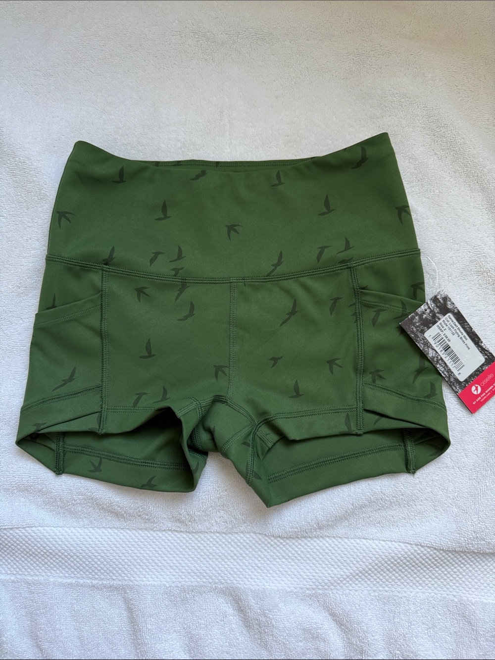 NWT oiselle Lush Green Dart Mini Performance Shorts
